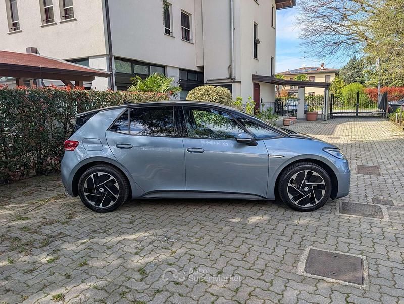 Usata VW ID.3 Pro 69 kW (95 CV) 2020 Moonstone grey/tetto black Utilitaria
