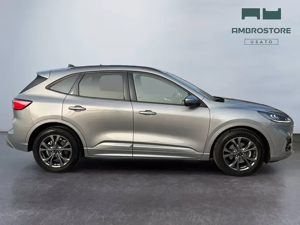 Käytetty Ford Kuga ST-Line 120 HP (88 kW) 2022 Hopea Katumaasturi