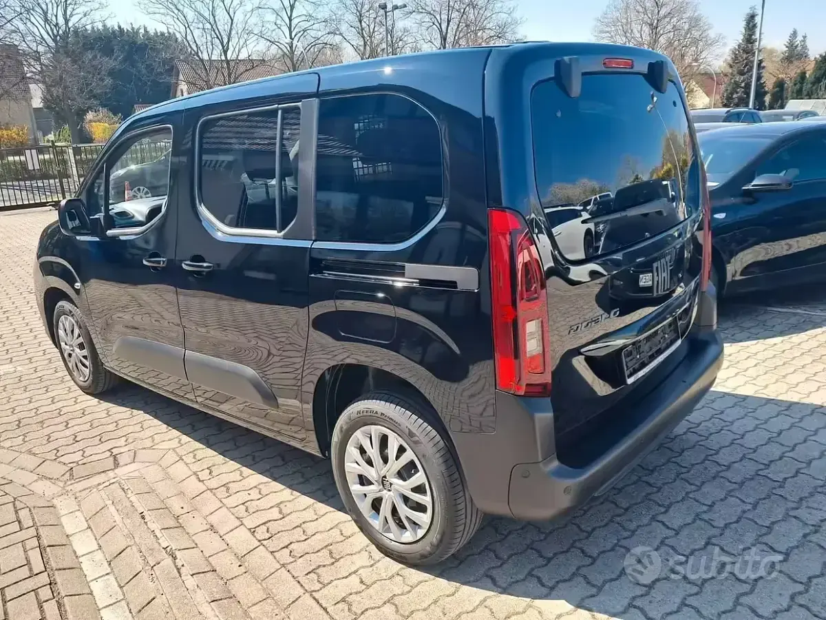 Nuova Fiat Doblò 102 CV (75 kW) 2026 Nero Monovolume