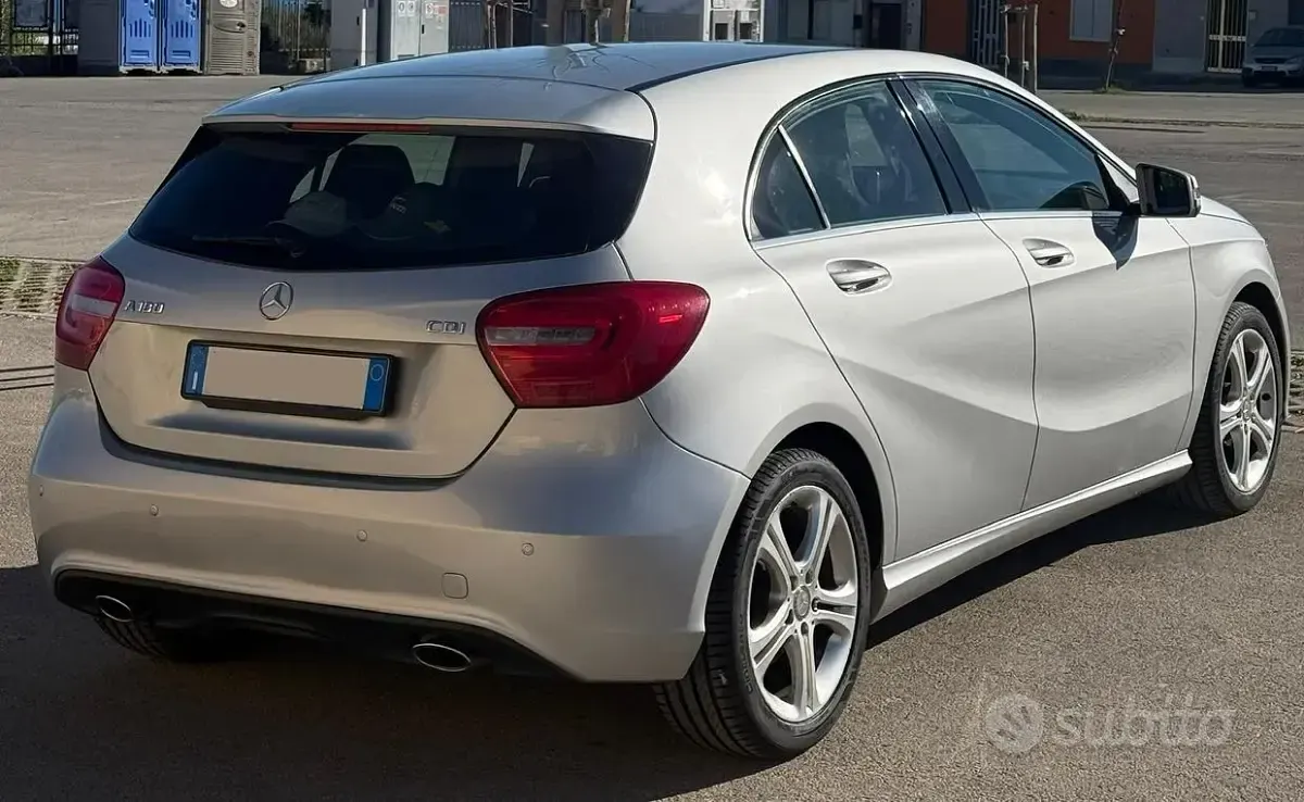 Usata Mercedes A180 109 CV (80 kW) 2013 Grigio Utilitaria