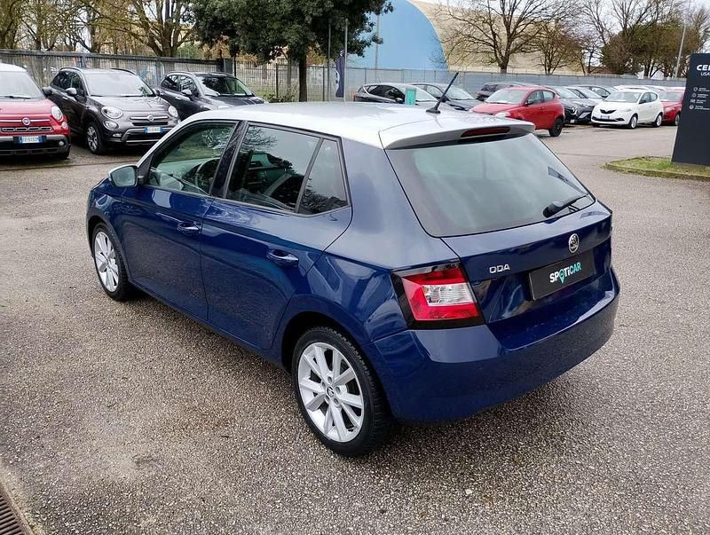Usata Skoda Fabia Ambition 75 CV (55 kW) 2016 Blu/azzurro Utilitaria