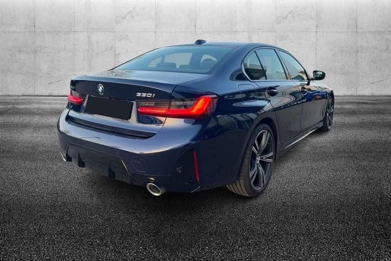 Usata BMW 330 M Sport 245 CV (180 kW) 2024 Blu/azzurro Berlina