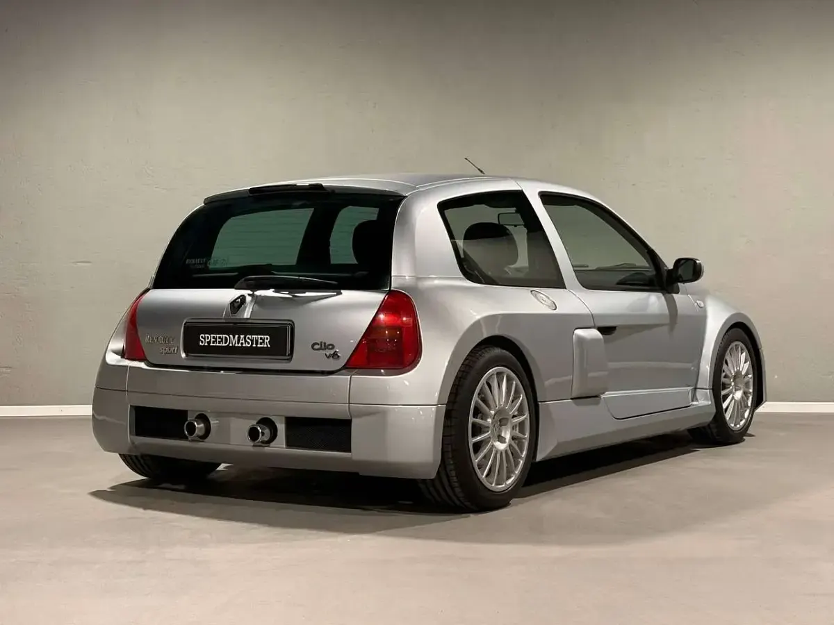 Usata Renault Clio 226 CV (166 kW) 2002 Argento Berlina