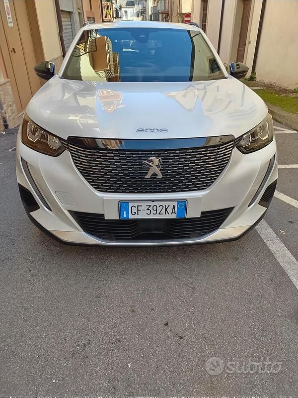 Bianco Usata 2022 Peugeot 2008 SUV | 19.000 € (Molto cara) - Immagine 1/4
