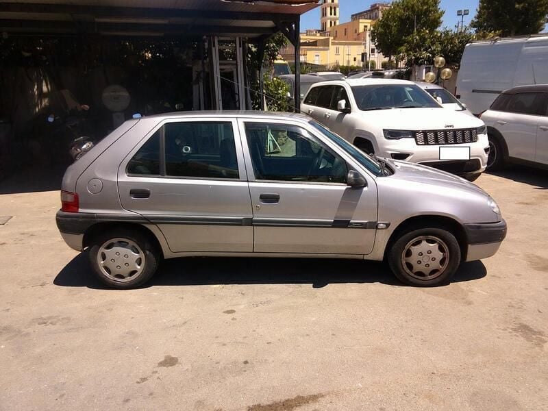 Usata Citroën Saxo 60 CV (44 kW) 2001 Argento Utilitaria