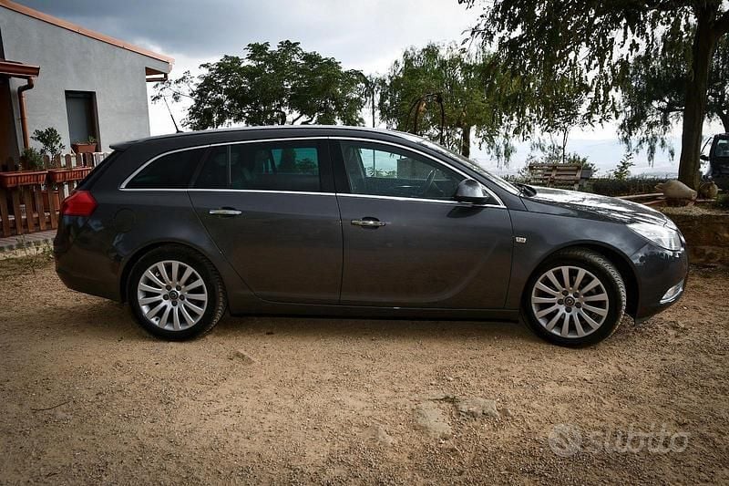 Grigio Usata 2010 Opel Insignia Sport Station wagon | 7500 € - Immagine 1/4