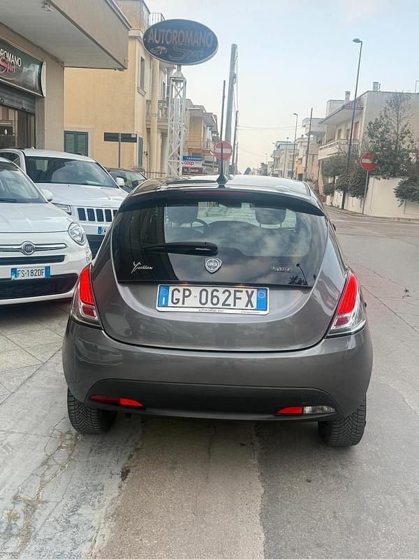 Usata Lancia Ypsilon Silver 69 CV (50 kW) 2023 Grigio Utilitaria