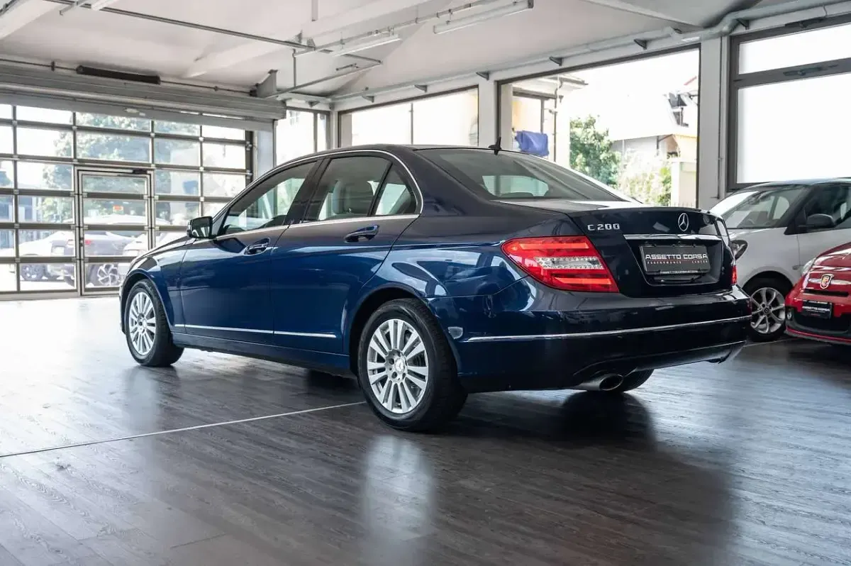 Usata Mercedes C200 Elegance 184 CV (135 kW) 2012 Blu/azzurro Berlina
