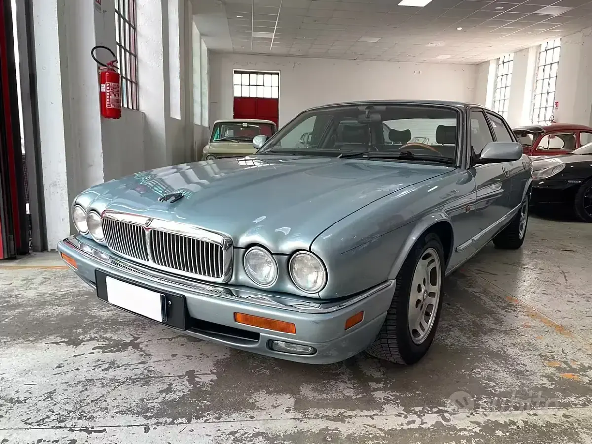 Usata Jaguar XJ Sovereign 241 CV (177 kW) 1997 Bluazzurro Berlina