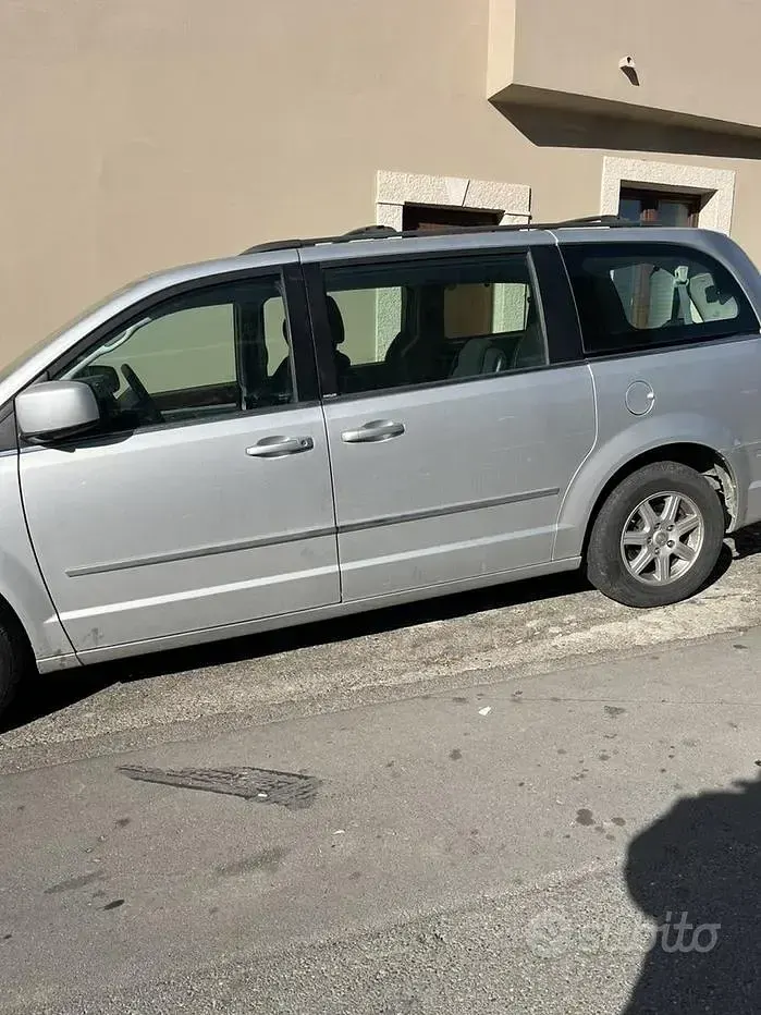 Usata Chrysler Grand Voyager 163 CV (119 kW) 2010 Grigio Monovolume
