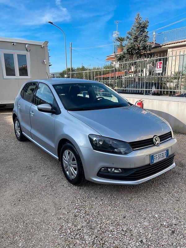 Usata VW Polo Trendline 60 CV (44 kW) 2016 Argento Berlina