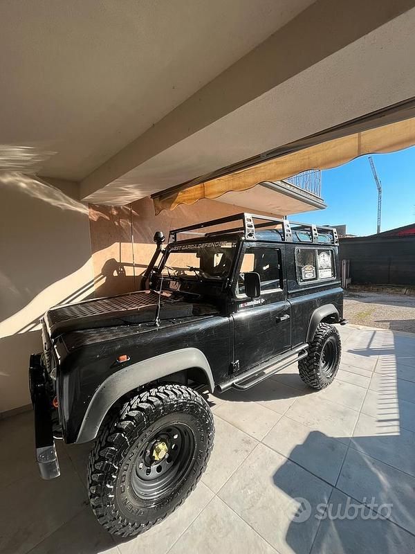 Usata Land Rover Defender 113 CV (83 kW) 1995 Nero SUV
