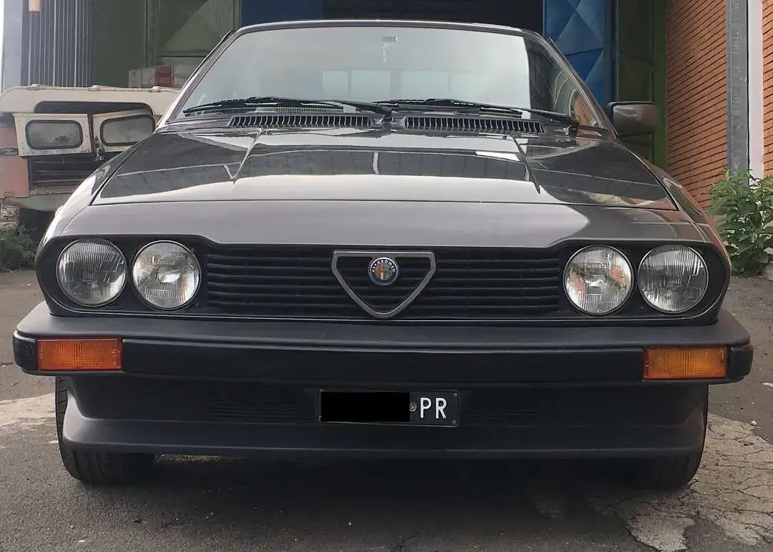 Usata Alfa Romeo GTV 130 CV (95 kW) 1981 Grigio Coupé