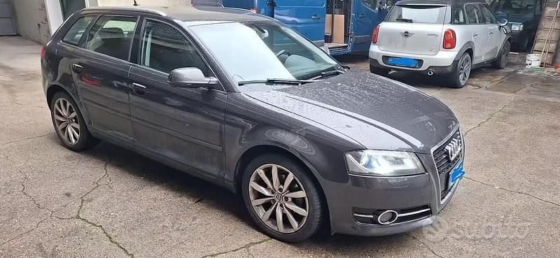 Usata Audi A3 105 CV (77 kW) 2012 Nero Utilitaria