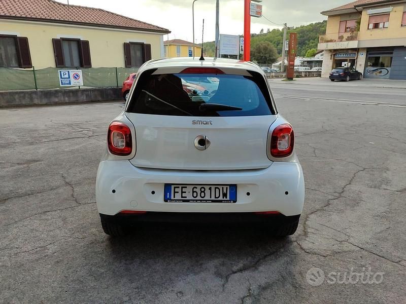 Begagnad Smart ForFour Passion 71 HK (52 kW) 2016 Vit Halvkombi