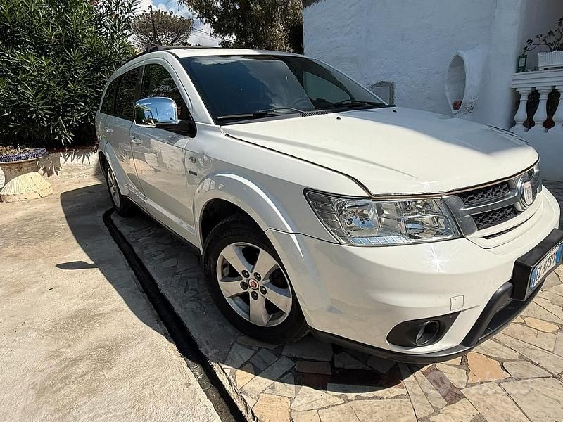 Bianco Usata 2012 Fiat Freemont SUV | 6000 € (Buon prezzo) - Immagine 1/4