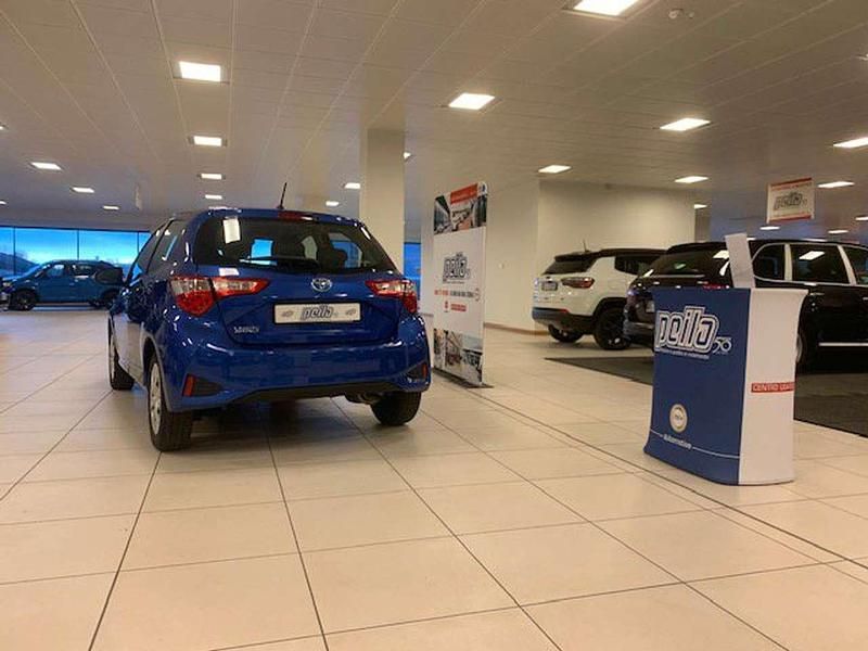 Usata Toyota Yaris Active 69 CV (50 kW) 2018 Blu/azzurro Utilitaria