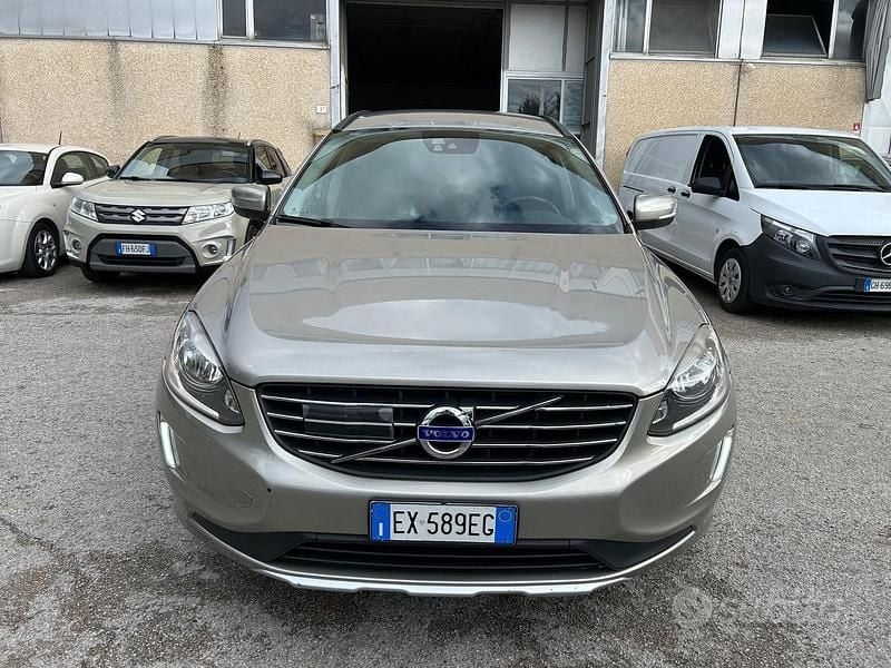 Usata Volvo XC60 R-Design Momentum 181 CV (133 kW) 2014 Beige SUV