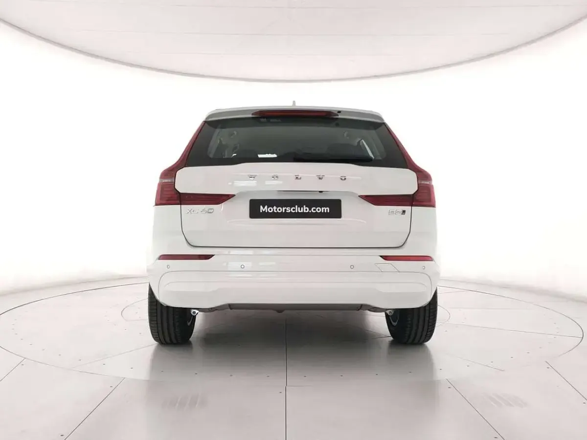 Nuova Volvo XC60 Core 250 CV (183 kW) 2026 Bianco SUV