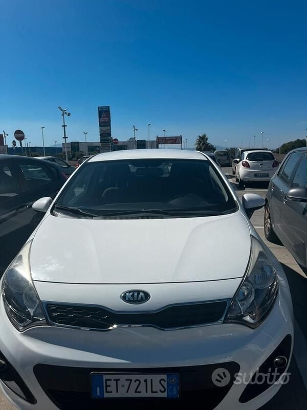 Usata 2014 Kia Rio Tre volumi | 10.000 € - Immagine 1/4