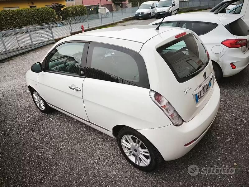 Usata Lancia Ypsilon 69 CV (50 kW) 2011 Bianco Utilitaria