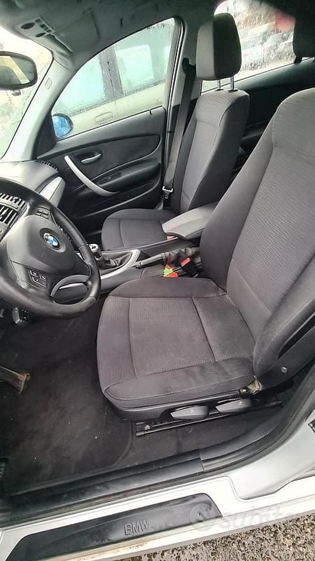 Usata BMW 118 142 CV (104 kW) 2008 Grigio Utilitaria