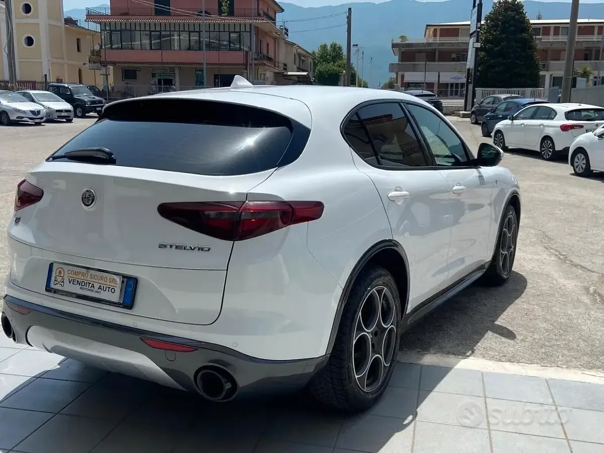 Usata Alfa Romeo Stelvio Ti 209 CV (153 kW) 2022 Bianco SUV