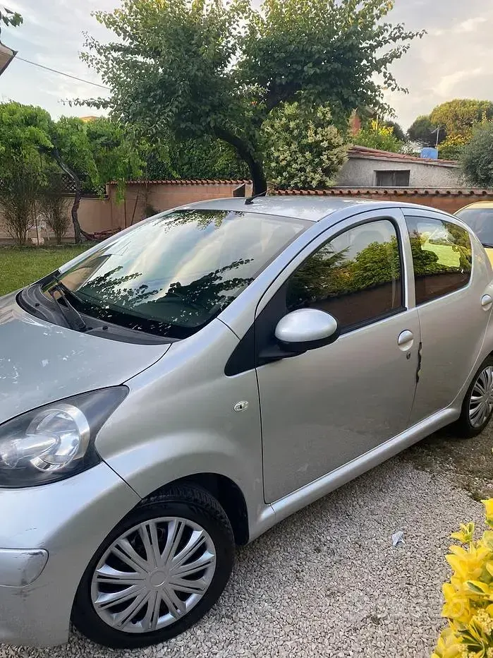 Usata Toyota Aygo 68 CV (50 kW) 2007 Grigio Utilitaria