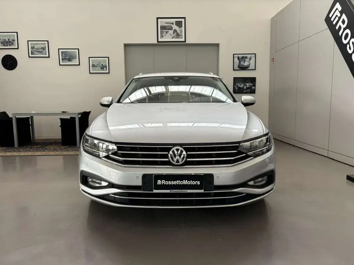 Usata VW Passat Business 150 CV (110 kW) 2020 Grigio chiaro Station wagon
