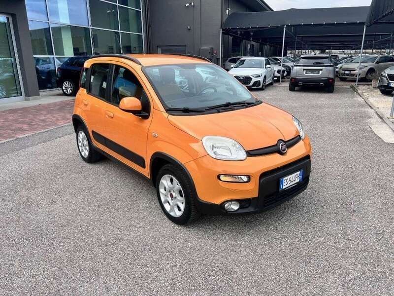 Usata Fiat Panda Trekking 85 CV (62 kW) 2013 Arancione Utilitaria