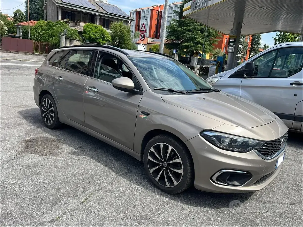 Usata Fiat Tipo Easy 95 CV (69 kW) 2016 Marrone Station wagon