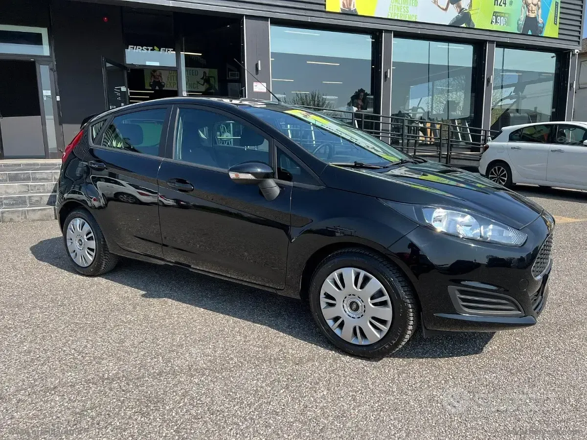 Usata Ford Fiesta 75 CV (55 kW) 2017 Nero Berlina