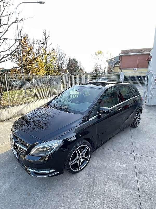 Usata Mercedes B180 Premium 109 CV (80 kW) 2014 Nero Utilitaria