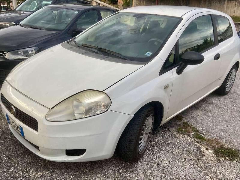 Bianco Usata 2007 Fiat Grande Punto Due volumi | 2800 € (Buon prezzo) - Immagine 1/4
