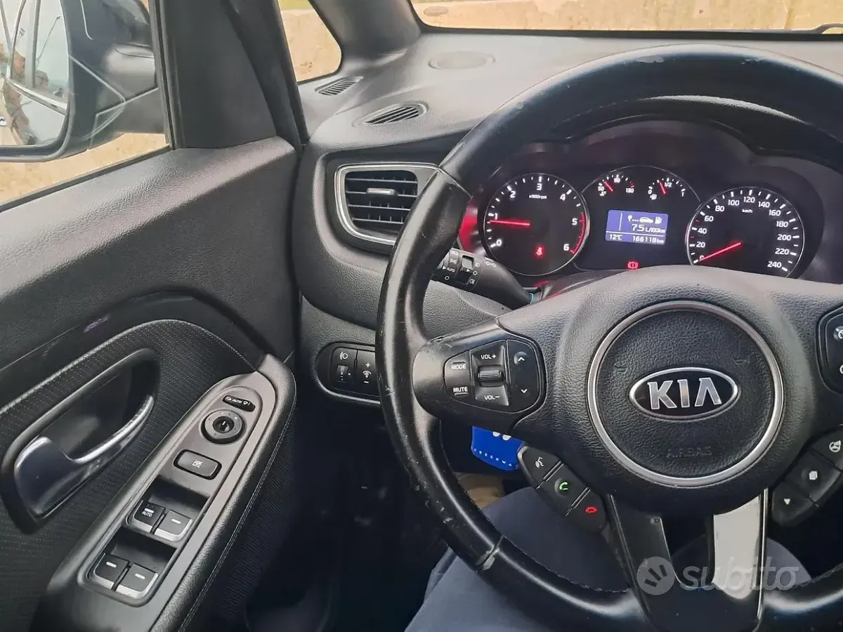 Usata Kia Carens 115 CV (84 kW) 2013 Bianco Monovolume