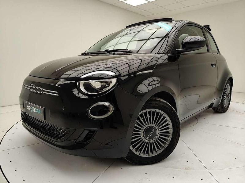 Nero Usata 2021 Fiat 500e Icon Cabrio | 17.000 € (Buon prezzo) - Immagine 1/4