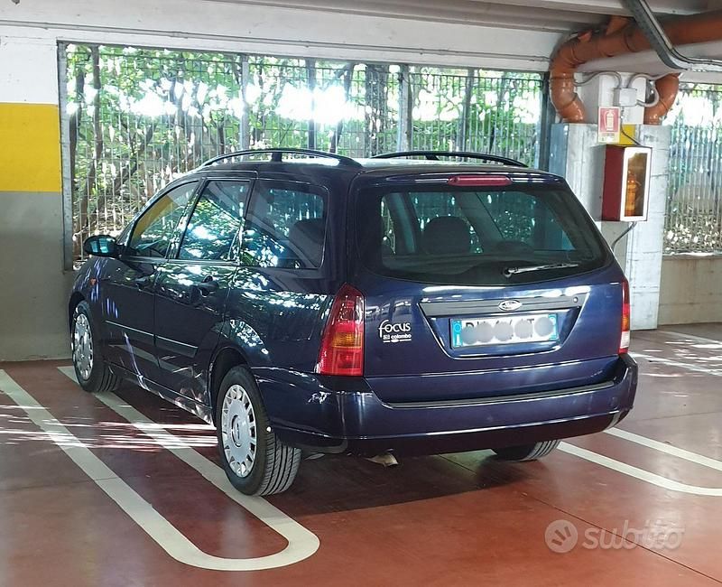 Usata Ford Focus 100 CV (73 kW) 2000 Blu Station wagon