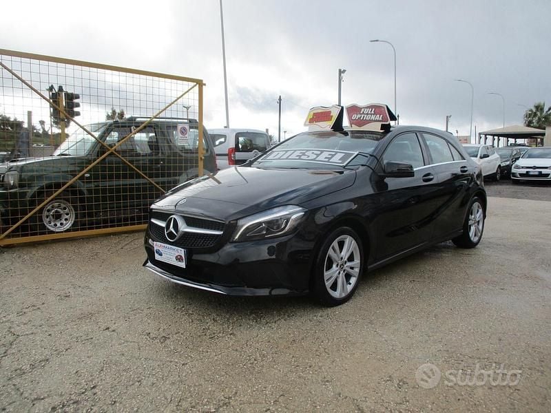 Nero Usata 2017 Mercedes A180 Premium Tre volumi | 12.500 € (Ottimo prezzo) - Immagine 1/4