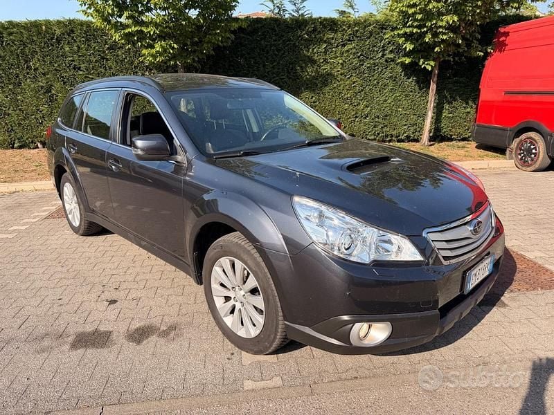 Usata Subaru Outback 150 CV (110 kW) 2012 Grigio Station wagon