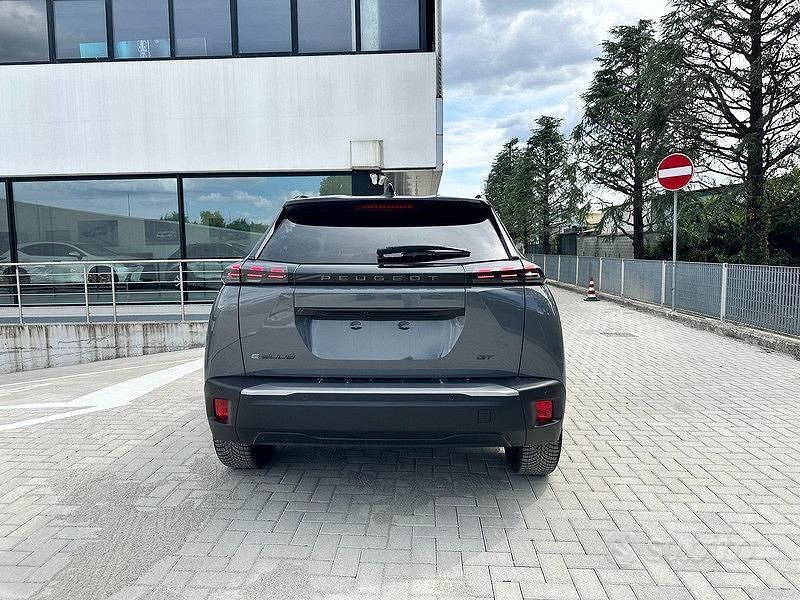 Nuova Peugeot e-2008 GT 114 kW (156 CV) 2025 Grigio SUV