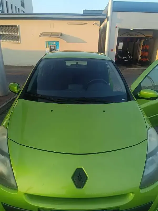 Usata Renault Clio III 75 CV (55 kW) 2009 Verde Berlina