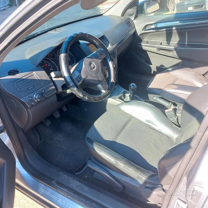 Usata Opel Astra 101 CV (74 kW) 2005 Berlina