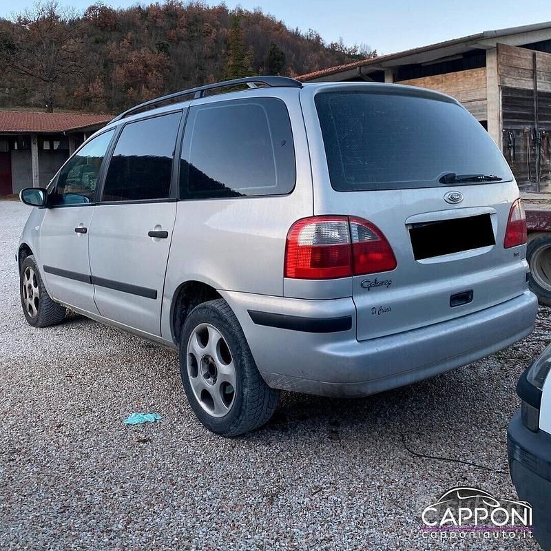 Begagnad Ford Galaxy 116 HK (85 kW) 2002 Grå Minibuss