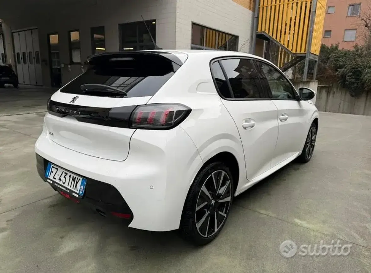 Usata Peugeot 208 101 CV (74 kW) 2020 Bianco Utilitaria
