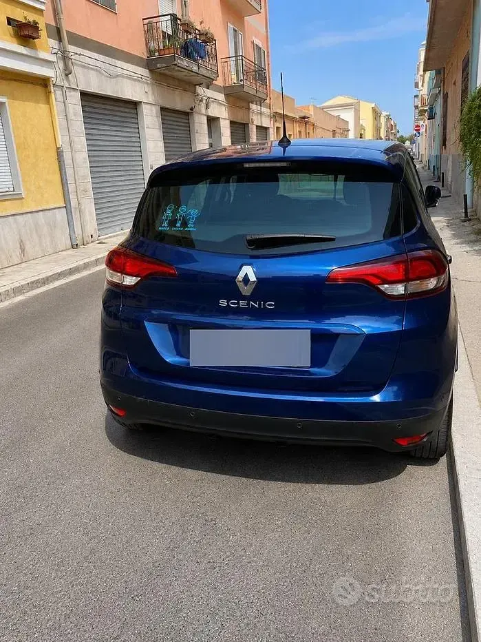Usata Renault Scénic 110 CV (80 kW) 2017 Bluazzurro Monovolume