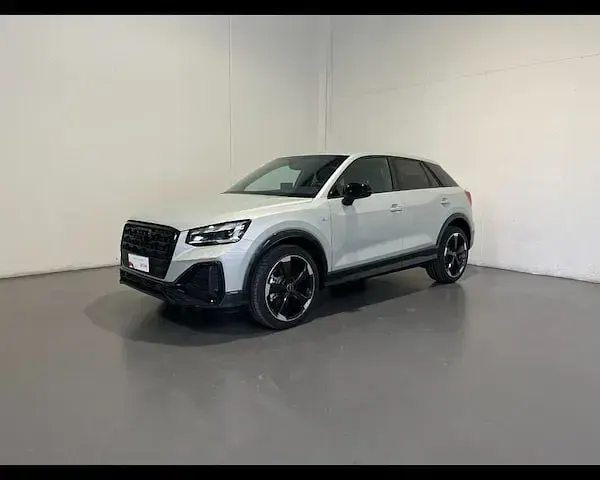 Usata Audi Q2 Ambiente 150 CV (110 kW) 2024 Grigio freccia perla SUV