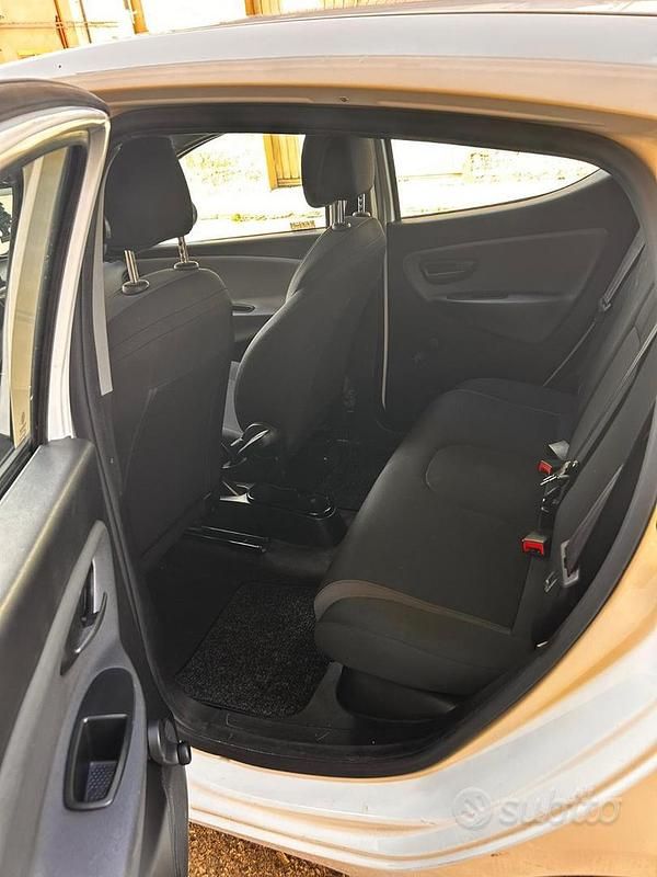 Usata Lancia Ypsilon 2016 Bianco Utilitaria