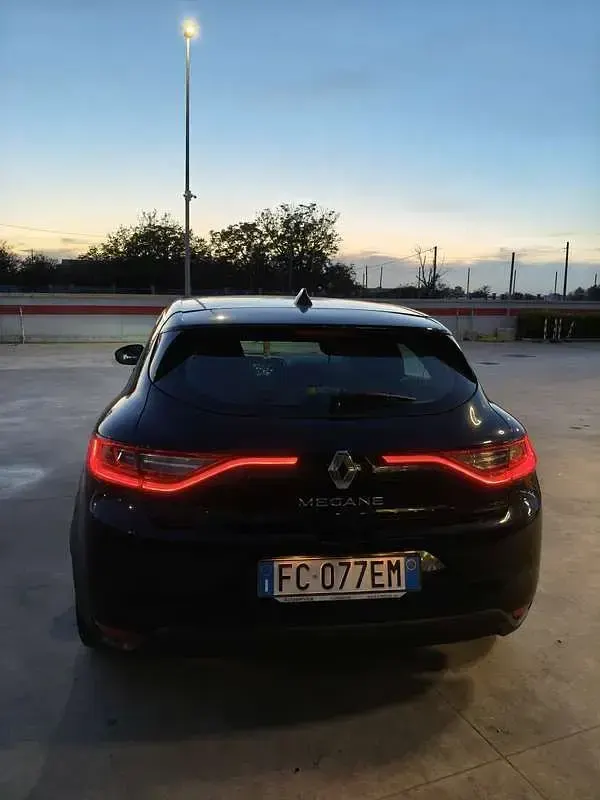 Usata Renault Mégane LIMITED 110 CV (80 kW) 2016 Berlina