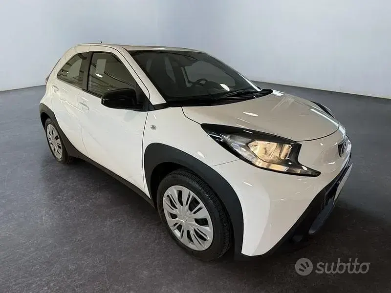 Usata Toyota Aygo X Active 72 CV (52 kW) 2025 Bianco SUV