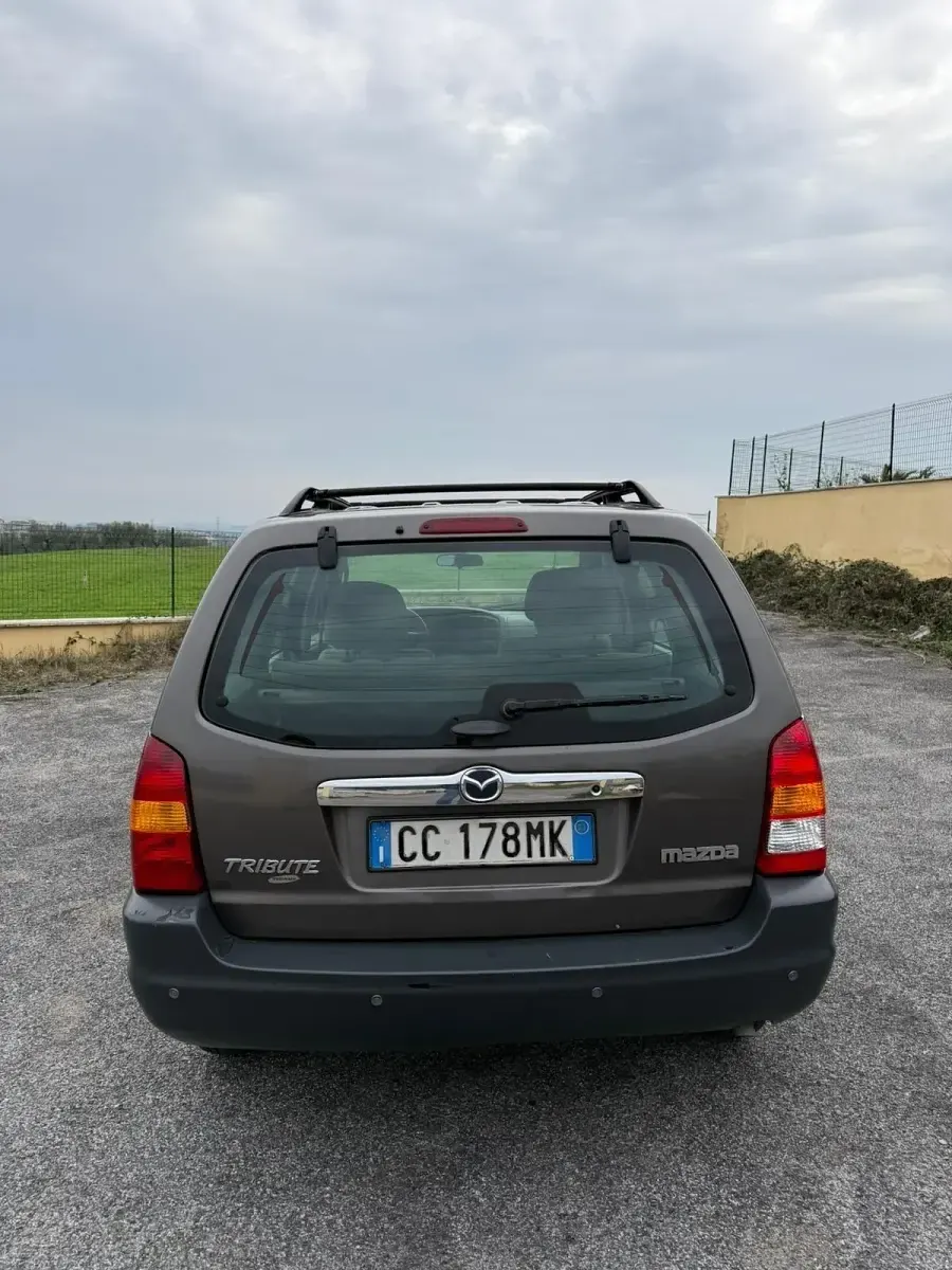 Usata Mazda Tribute 124 CV (91 kW) 2005 Argento SUV